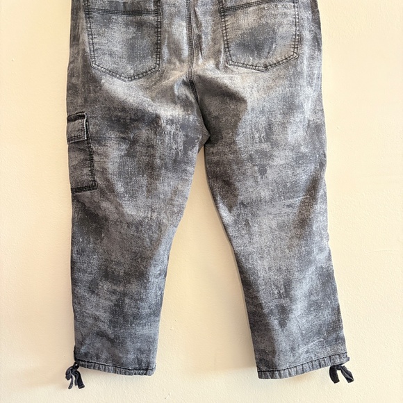 DKNY Stone Wash Charcoal Cotton Cargo Capris - Picture 14 of 14